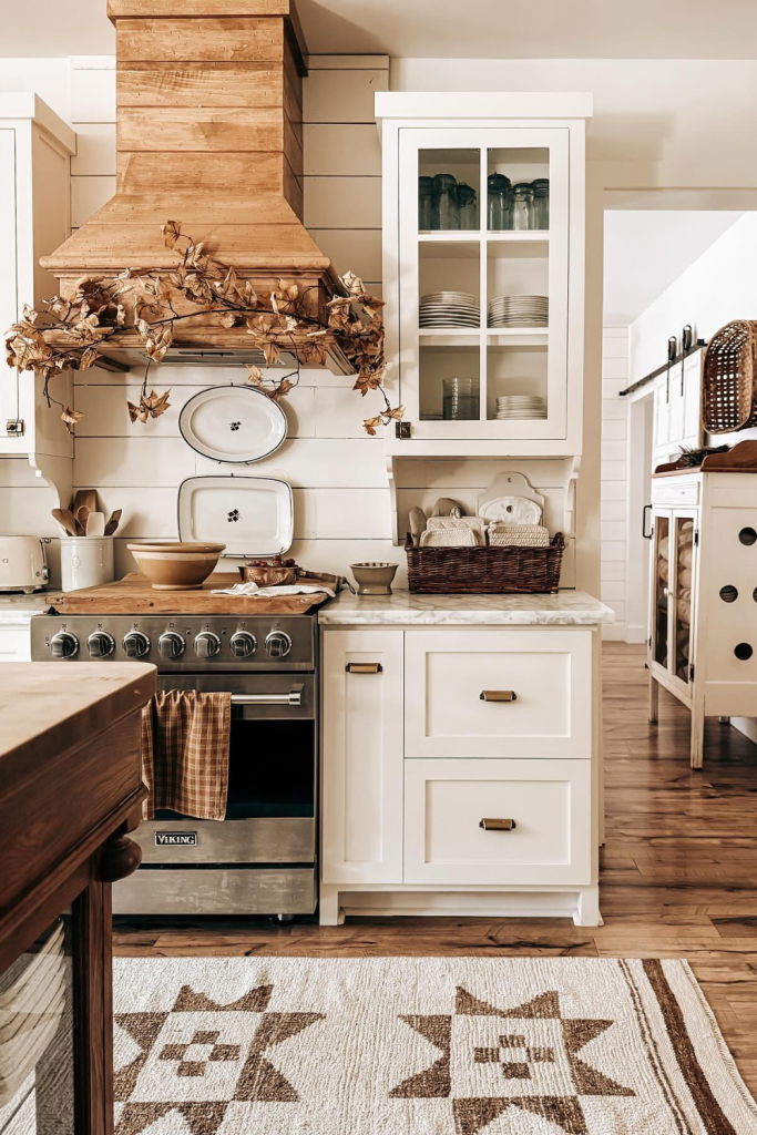 image of farmhouse kitchen with rustic elegance