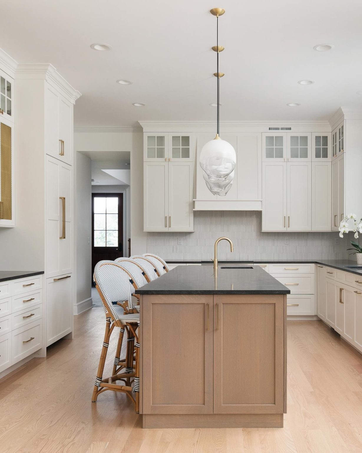 Perfect Pairings: Inspiring Two Tone Kitchen Ideas - 2025