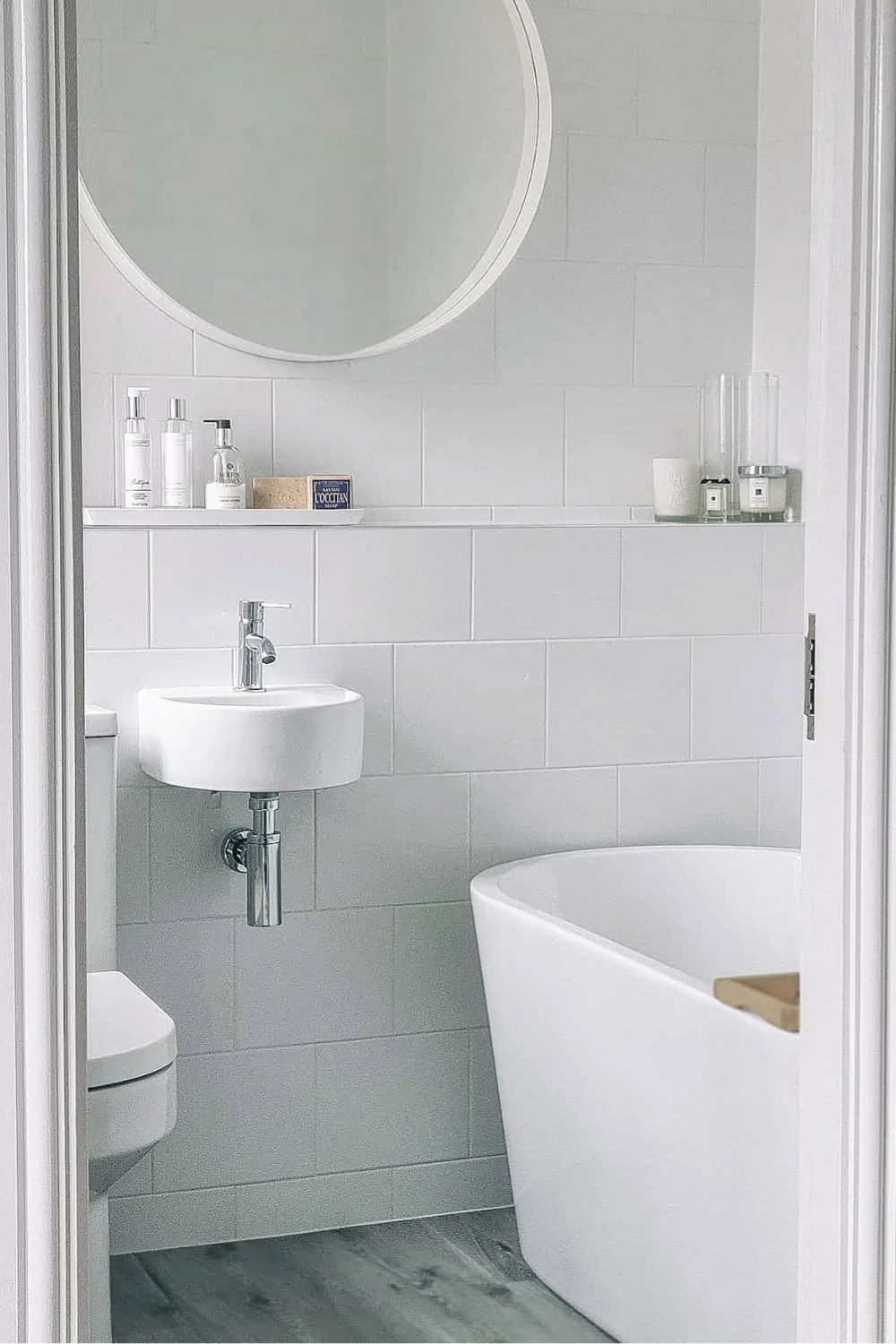 The Beauty of Simplicity: 10 White Bathroom Ideas to Try