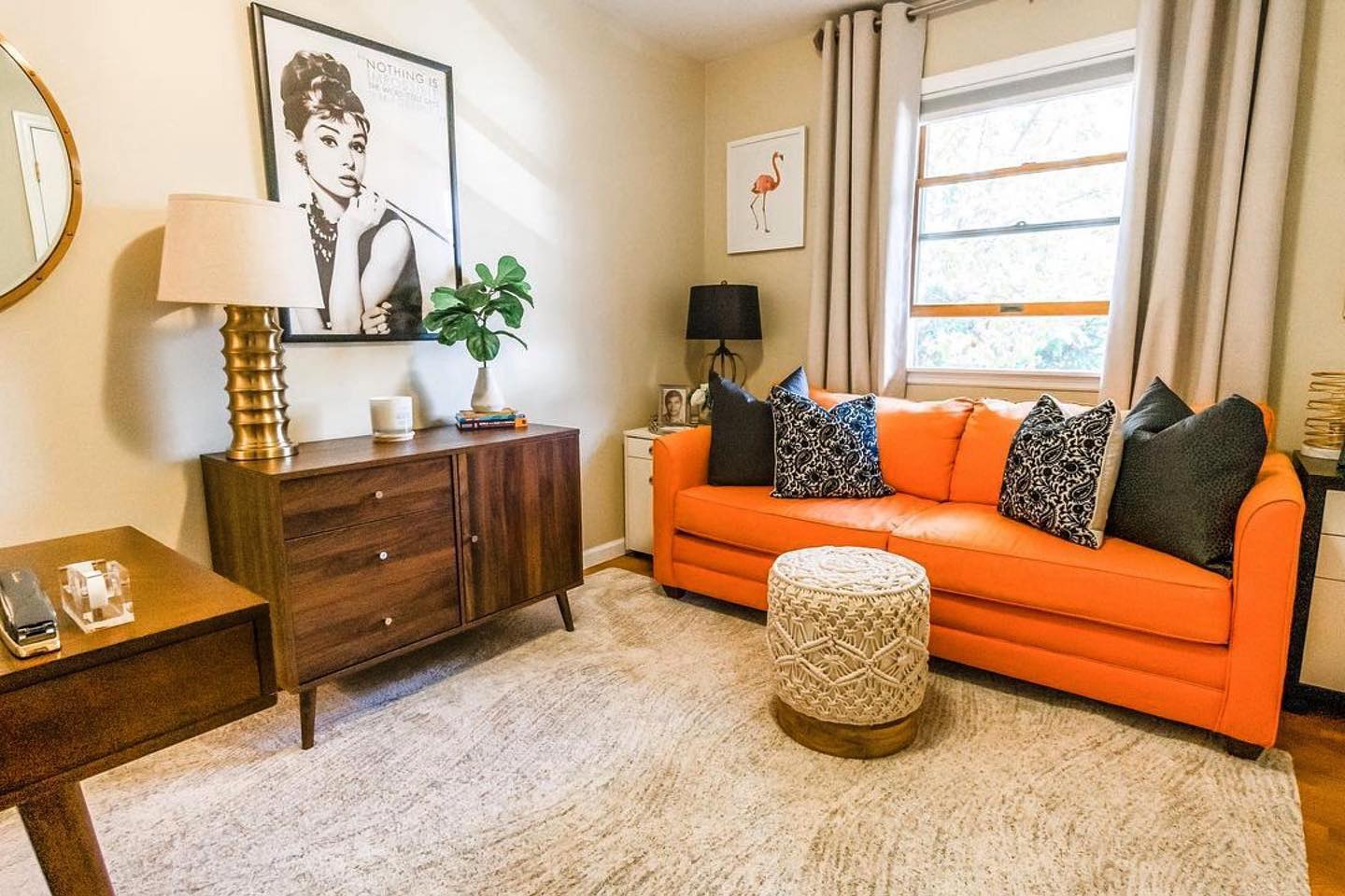 21 Stylish Living Rooms with Orange Couches