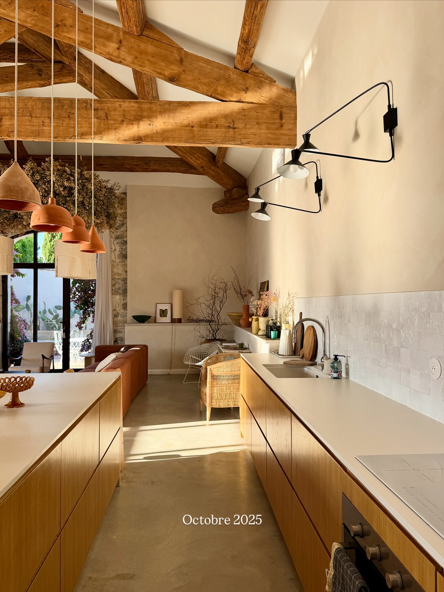 Mediterranean Kitchen Design With Natural Wood and Stone Textures: 20 Beautiful Ideas