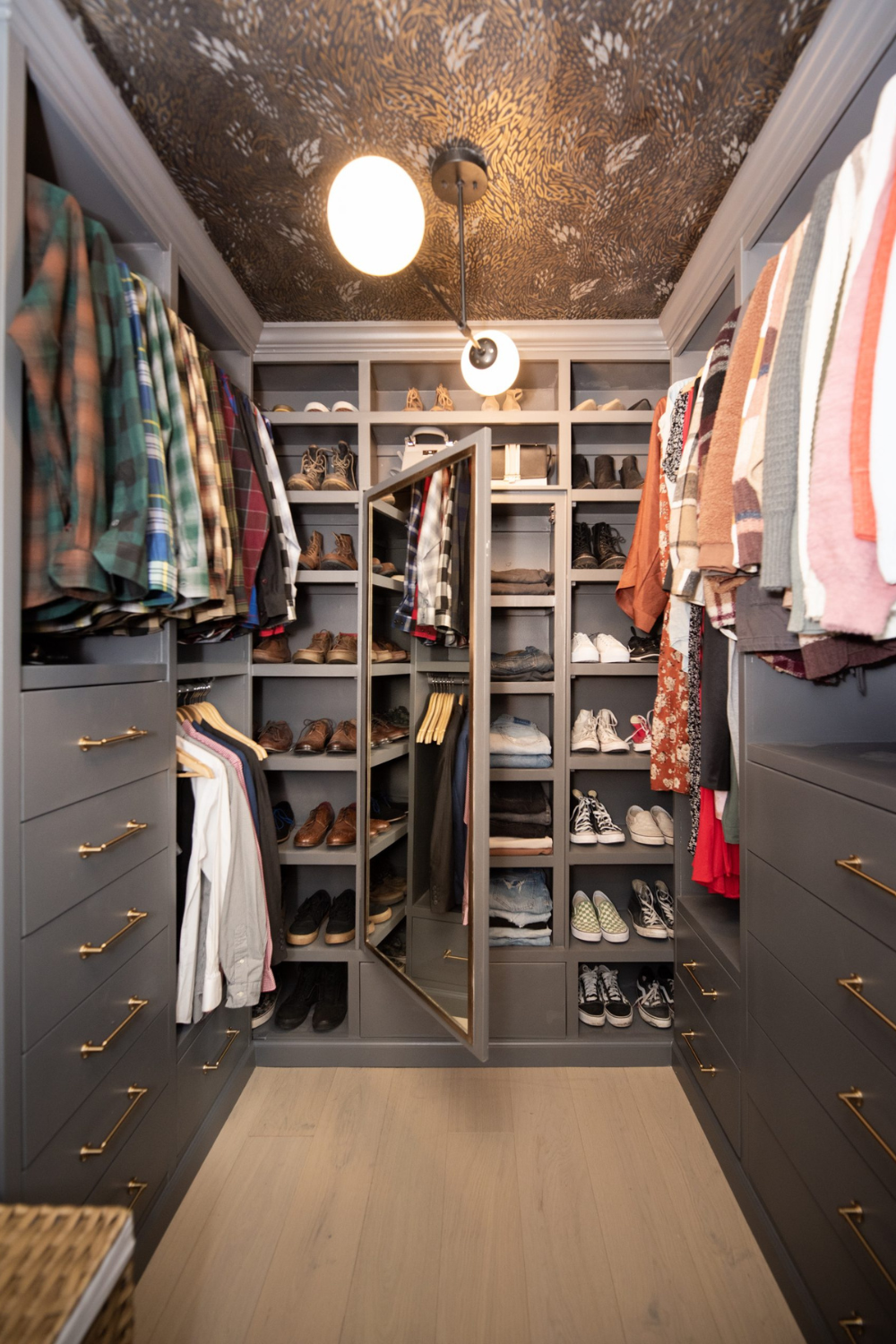 walk in closet organization inspiration